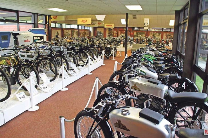 A National Motorcycle Museumban több száz motor van