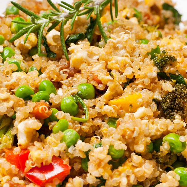 Tojásos-zöldséges sült quinoa: egészséges, tápláló és nagyon finom