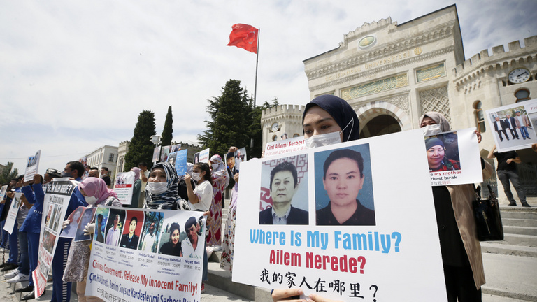 Kína szerint az ujgur nőket felszabadítják, a Twitter inkább törölte a nagykövetség posztját