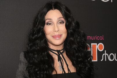 A 74 éves Cher a mai napig kimaxolja a nőiességet: mutatjuk a kedvenc szettjeinket tőle