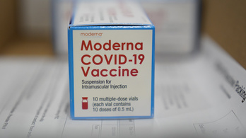 Megérkezett az első Moderna-vakcina-szállítmány Magyarországra