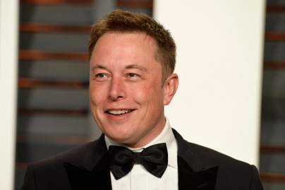 Ő Elon Musk párja: az énekesnő egy fiút is szült a világ leggazdagabb emberének