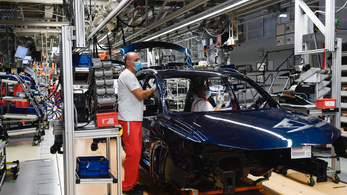 Csaknem 9700-zal kevesebb jármű gördült le tavaly az Audi győri gyártósoráról