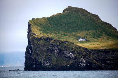 Házikó a világ végén: mire használják az izlandi szigetcsoport különös nevezetességét?