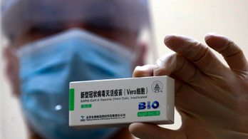 Az ellenzék nekiment a kínai vakcina miatt a kormánynak