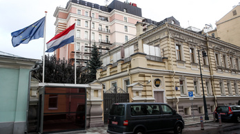 Oroszország kiutasította a holland nagykövetség két munkatársát