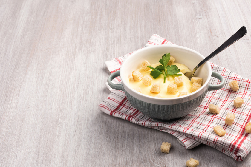 Sűrű, selymes négysajtos leves: maradék sajtdarabkákból is isteni