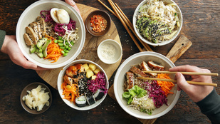 Ropogós káposzta-garnéla saláta – könnyű vacsora ázsiai hangulatban