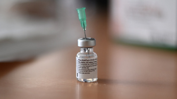 Már gyerekeken is tesztelik a Pfizer vakcináját