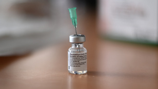Már gyerekeken is tesztelik a Pfizer vakcináját