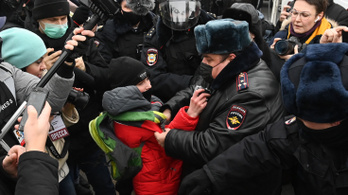 Moszkvában már gyerekeket is őrizetbe vettek