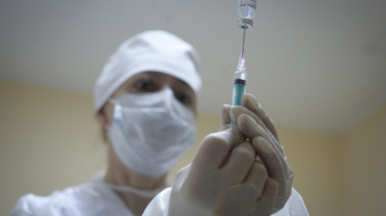 OGYÉI: Nem tapasztaltak nem várt mellékhatást az orosz vakcinánál