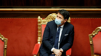 A kormány élén maradna, ezért lemond az olasz miniszterelnök