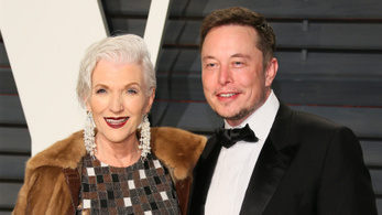 Elon Musk anyukája már 3 éves fiáról tudta, hogy az egy zseni
