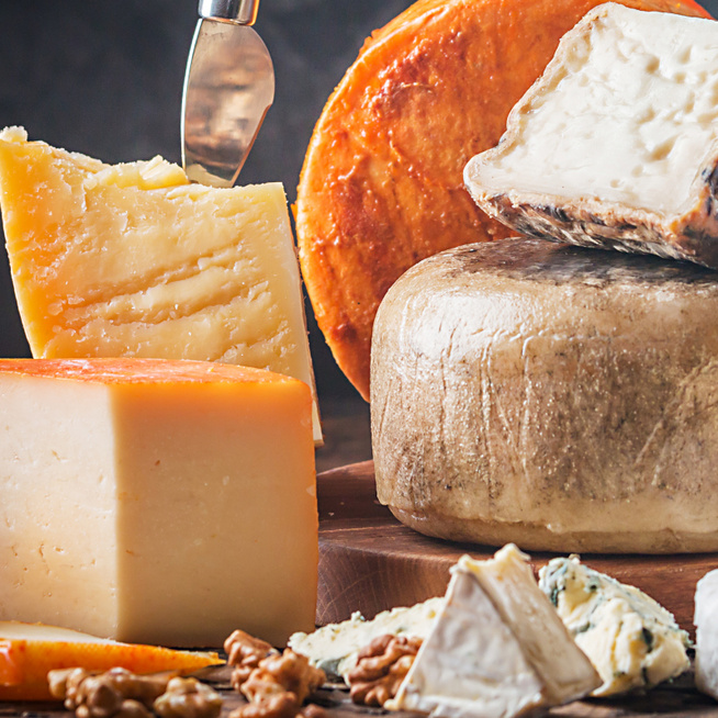 9 tipp, hogy frissek maradjanak a sajtok a hűtőben - A helyes csomagolás is számít