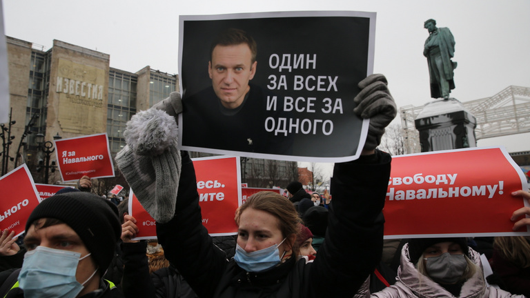 Nem megy sehova, Navalnij fogságban marad