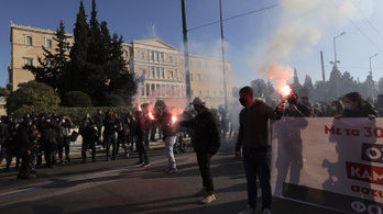 Diákok ezrei tüntettek a felsőoktatási törvény ellen Görögországban