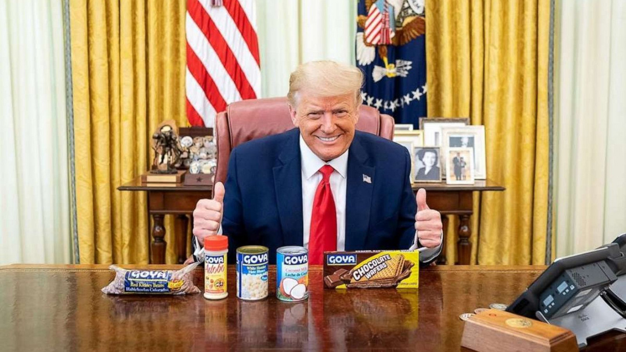 2020. július 15-én nagy felháborodást váltott ki, hogy Donald Trump, az Amerikai Egyesült Államik 45. elnöke felrúgva az elnöki hivatal egyik alapszabályát, néhány Goya márkájú konzervvel fotózta magát a történelmi asztalnál, majd a Twitter- és Instagram-oldalain posztolta a képeket.