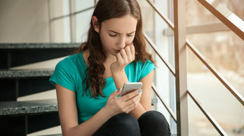 Káros a közösségi média a tinédzserek mentális egészségére