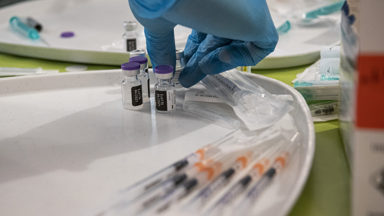 Az ismert magyar víruskutatónál a Pfizer vakcinája áll az első helyen, a kínai csak a harmadik