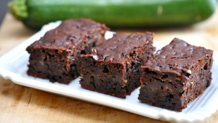 Lehet a brownie is egészségesebb, készítsd cukkinivel!
