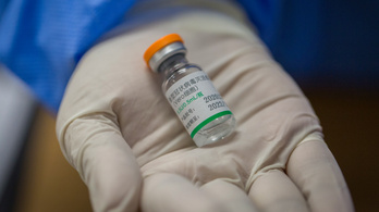 Peking kitart amellett, hogy biztonságos a kínai vakcina