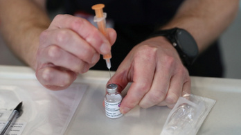 Spanyolországban csak az 55 év alattiak kaphatják meg AstraZeneca vakcinát
