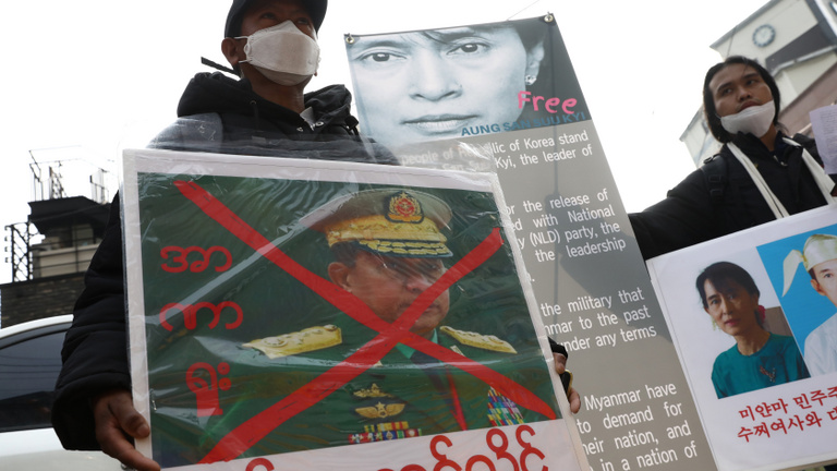 Lekapcsolta az internetet a junta Mianmarban