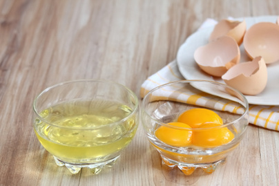 Tökéletesen elkülönül a fehérje és a sárgája, ha így választod szét: 3 szuper praktika a konyhába