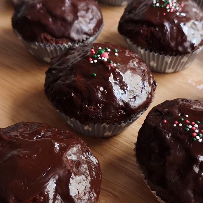 Nagyon csokis Sacher muffin lekvárral - Ha a tortát szereted, ez is a kedvenced lesz