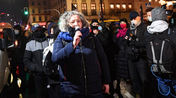 Büntetőeljárás indult egy aktivista ellen, aki tüntetéseket szervezett a lengyel abortusztörvény ellen