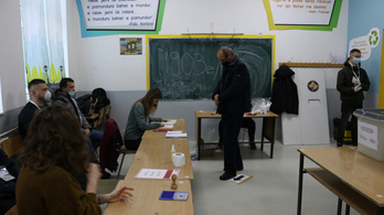 Nem kapkodják el a koszovóiak a szavazást