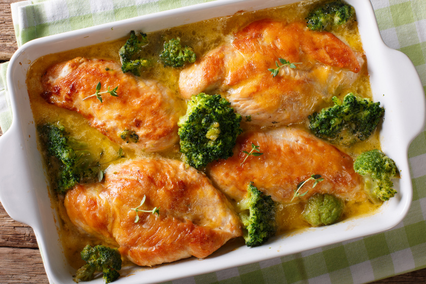 Sajtos, brokkolis csirkemell a sütőből: könnyű, mégis laktató fogás