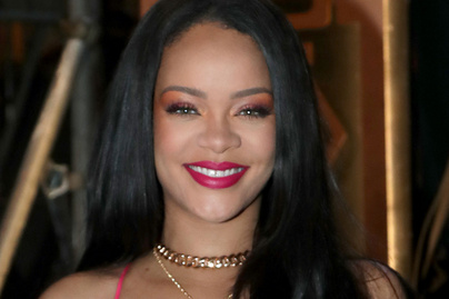 Rihanna félmeztelen fotóval forrósítja fel a levegőt: az énekesnő merész képét agyondicsérik