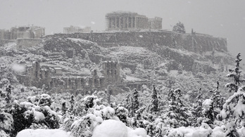 Brutális havazás miatt felfüggesztették az athéni tömegközlekedést