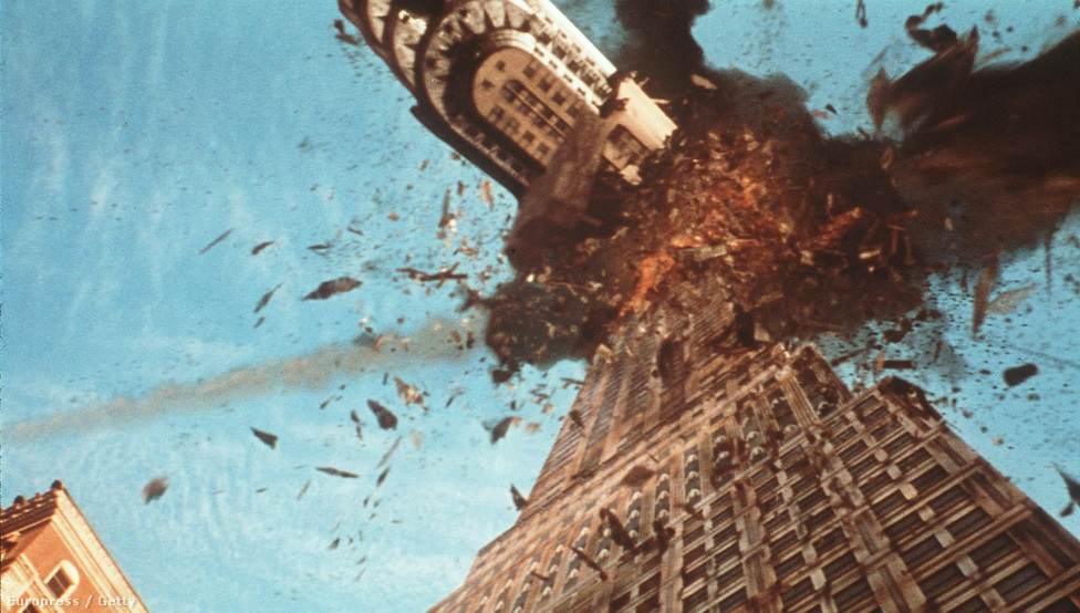 Úgy omlik össze az Empire State Building az Armageddon című filmben, ahogy a XV. századi olasz kódex megjövendölte. Az Armageddonban hatalmas meteor közelít a Föld felé, az emberiség pedig egy csapat olajfúrót küld rá, hogy megállítsák a becsapódás előtt.