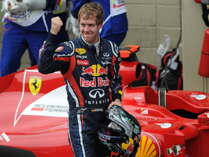 A Ferrari Vettelt csábítgatja