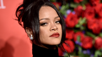 Rihanna hindu jelképpel a nyakában meztelenkedett, magára haragította a fél internetet
