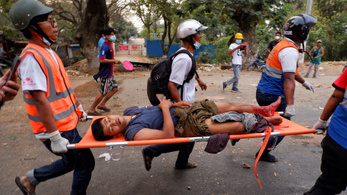 Éles lőszerrel lőttek rendőrök tüntetőkre Mianmarban, többen meghaltak