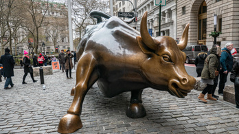 Meghalt a Wall Street-i bikaszobor alkotója