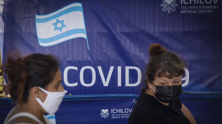 Izraelben már enyhítenek, védettségi igazolással koncertre is lehet menni