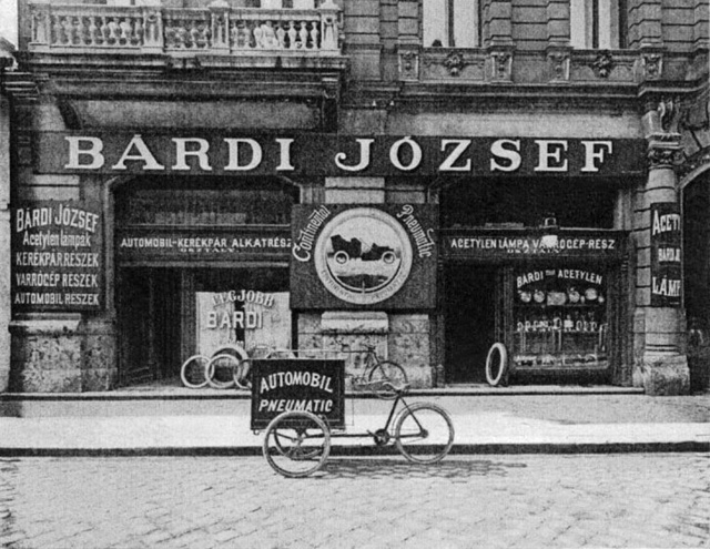 Bárdi József üzletportálja 1905-ben az Operához közeli Gyár utcában