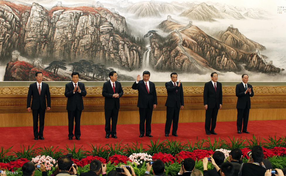  A Kínai Kommunista Párt bemutatta az ország új vezetőit az embereknek november 15-én.