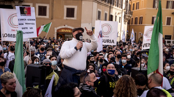 Egymást érik a tüntetések Olaszországban, a tartományok szorgalmazzák a helyi vakcinagyártást