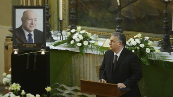 Feljelentették Orbán Viktort, amiért túllépték a temetésen engedélyezett létszámot