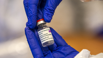 Megfelezi európai vakcinaszállításait az AstraZeneca