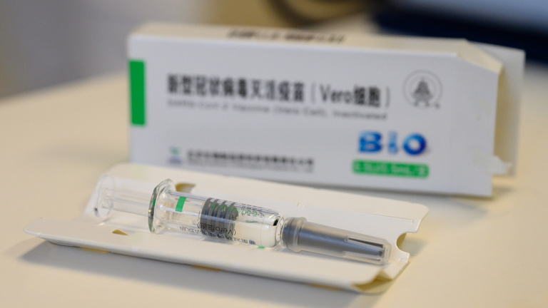 „Orvosokat helyeznek nyomás alá a kormányhivatalok, hogy a kínai vakcinával oltsanak”
