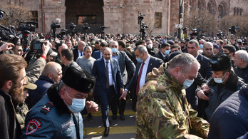 Puccskísérlettel vádolja a hadsereget az örmény kormányfő