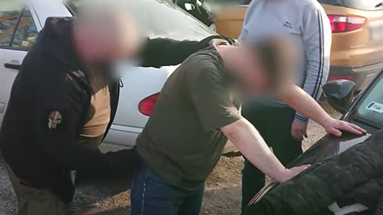 Videón a csepeli támadás az SZFE-s maszkot viselő nő ellen