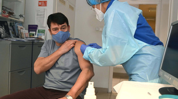Kínai vakcinával oltották be Áder Jánost